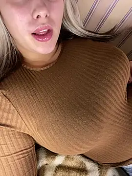Snapshot of 69Laura696 chatting on 12-06-24, 02:22 69Laura696 online show from 12-06-24, 02:22