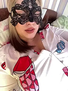 Snapshot of 69Laura696 chatting on 02-11-25, 11:31 69Laura696 online show from 02-11-25, 11:31