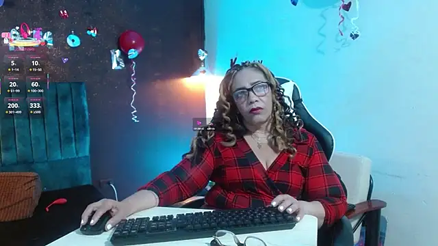 Snapshot of PervertedMature chatting on 09-21-25, 09:09 PervertedMature online show from 09-21-25, 09:09