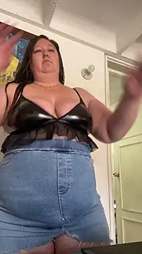 Snapshot of Chloee_ep chatting on 10-16-25, 04:37 Chloee ep online show from 10-16-25, 04:37