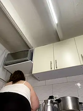 Chloee ep online show from 10-30-25, 04:11