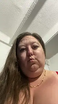 Chloee ep online show from 10-26-25, 04:02