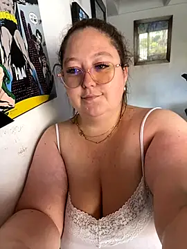 Snapshot of Chloee_ep chatting on 09-26-25, 05:09 Chloee ep online show from 09-26-25, 05:09