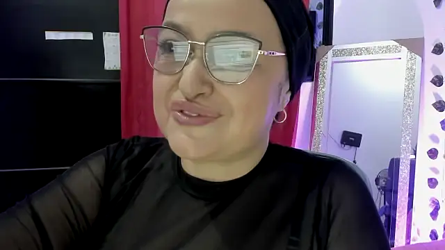 Gia Nahomi online show from 10-02-25, 10:57