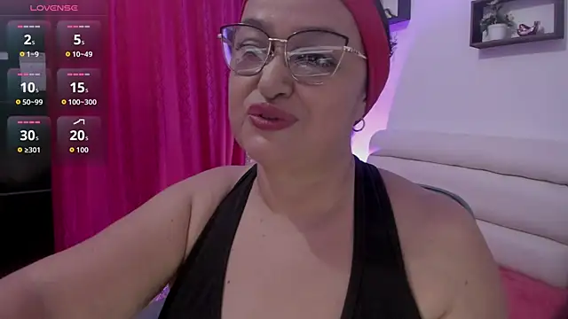 Gia Nahomi online show from 10-25-25, 09:37