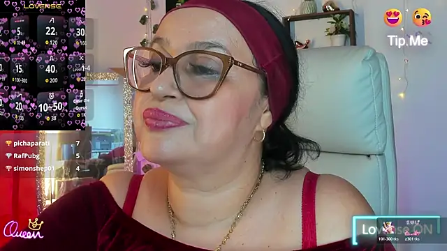 Gia Nahomi online show from 05-15-26, 11:47