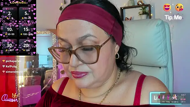 Gia Nahomi online show from 05-15-26, 11:14