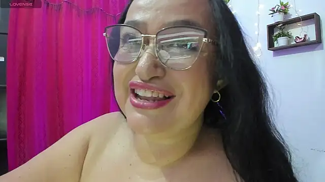 Gia Nahomi online show from 11-17-25, 09:52