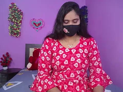 Hot Maleka online show from 10-31-25, 02:41