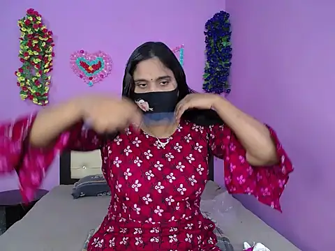 Hot Maleka online show from 10-25-25, 03:34