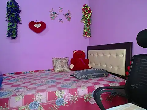 Hot Maleka online show from 04-20-26, 04:41