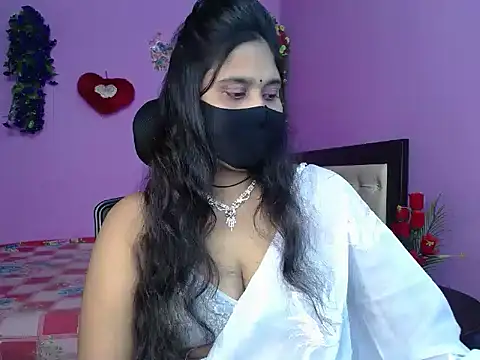 Hot Maleka online show from 05-17-26, 04:51