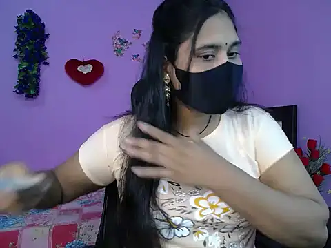 Hot Maleka online show from 04-19-26, 04:30