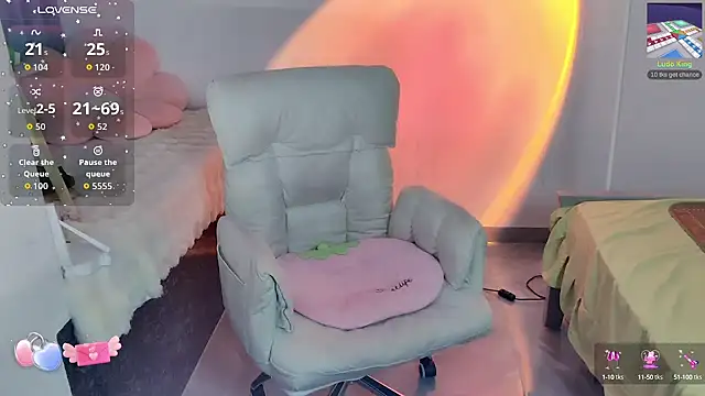 Snapshot of Ailisha66 chatting on 09-27-25, 08:20 Ailisha66 online show from 09-27-25, 08:20