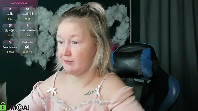 Sara Robinson online show from 06-18-26, 03:05