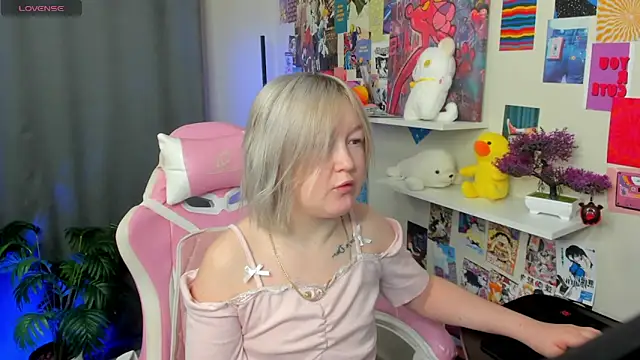 Sara Robinson online show from 04-17-26, 02:25