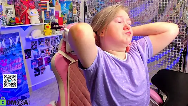 Sara Robinson online show from 04-06-26, 03:24