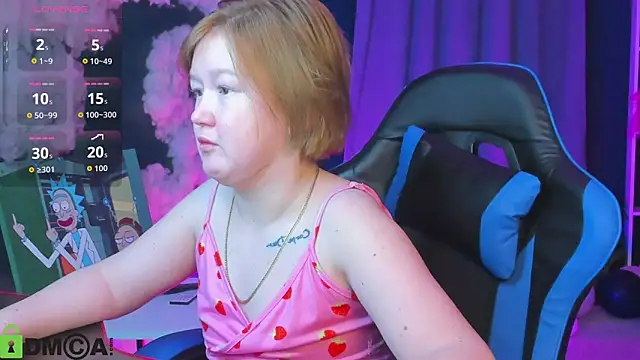 Sara Robinson online show from 11-17-25, 03:10