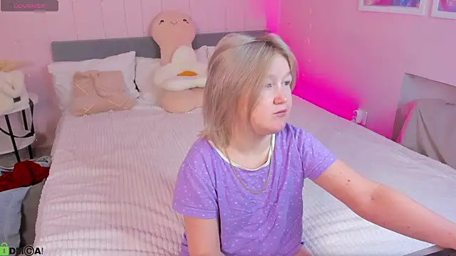 Sara Robinson online show from 04-21-26, 02:47