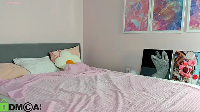 Sara Robinson online show from 11-27-25, 03:07