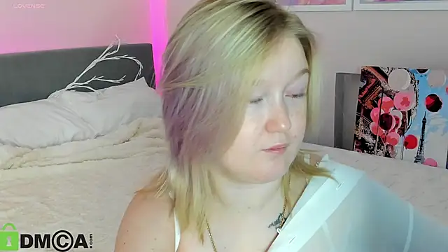 Sara Robinson online show from 10-12-25, 02:24