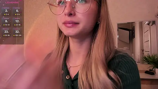Snapshot of Tiffanyhunt chatting on 10-01-25, 01:37 Tiffanyhunt online show from 10-01-25, 01:37