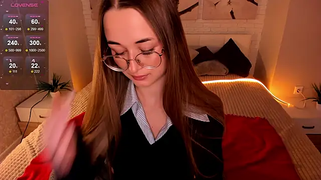 Tiffanyhunt online show from 11-10-25, 01:16