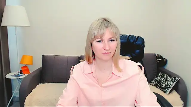 Snapshot of Incredible_Ariela chatting on 06-17-26, 10:03 Incredible Ariela online show from 06-17-26, 10:03