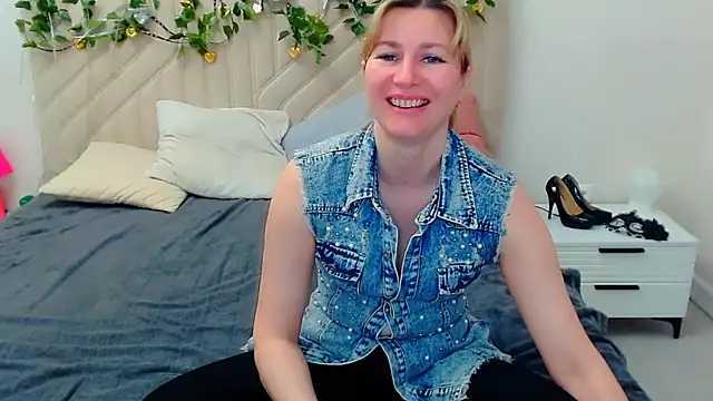 Snapshot of Incredible_Ariela chatting on 04-23-26, 11:27 Incredible Ariela online show from 04-23-26, 11:27