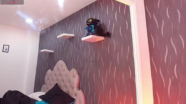 AuroraRojas online show from 03-15-25, 10:13