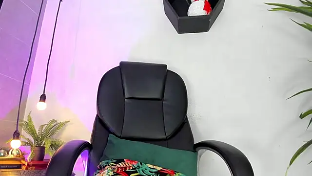 Medusa velvet online show from 12-14-24, 07:57