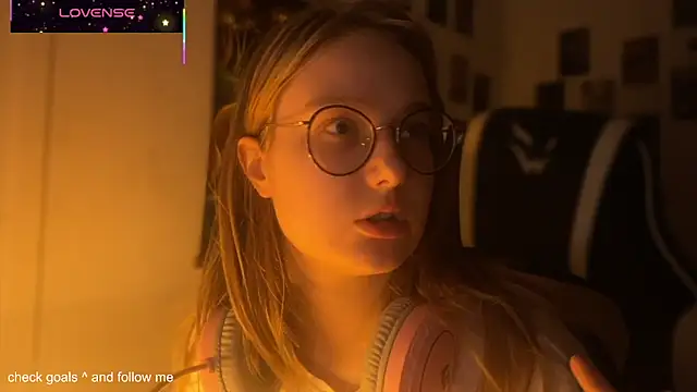 JacyWinslat online show from 10-21-25, 04:39