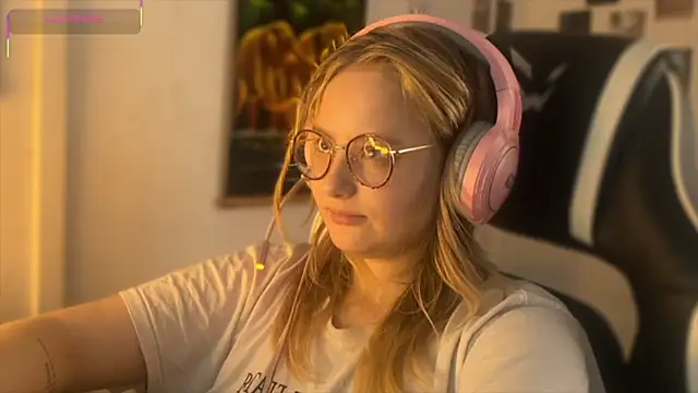 JacyWinslat online show from 09-18-25, 02:20