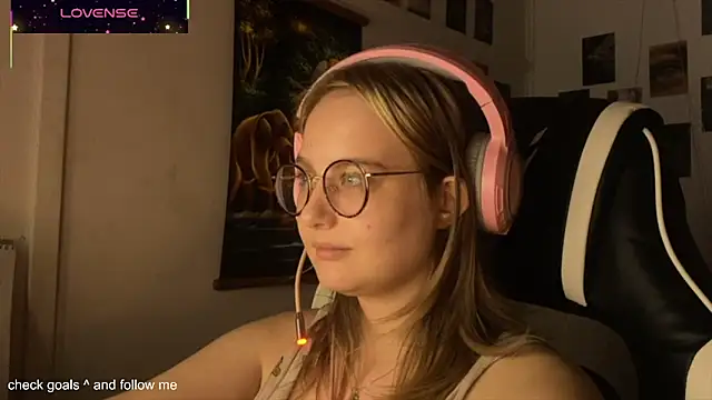 JacyWinslat online show from 10-16-25, 04:15