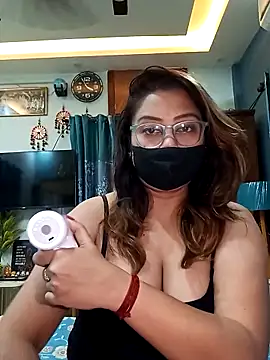 Snapshot of Cute-mona chatting on 05-10-26, 10:30 Cute-mona online show from 05-10-26, 10:30