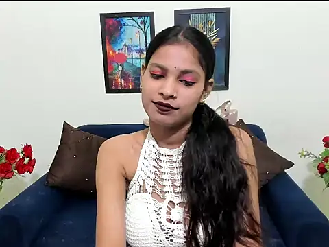 Snapshot of evaaelfiee chatting on 10-08-25, 04:03 evaaelfiee online show from 10-08-25, 04:03