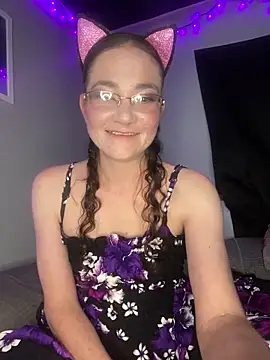 Cutebitchxh online show from 04-18-26, 04:15