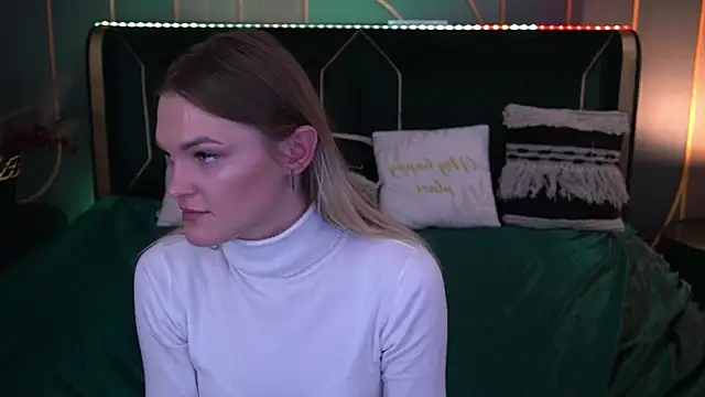 Snapshot of KateSly chatting on 11-05-25, 07:22 KateSly online show from 11-05-25, 07:22