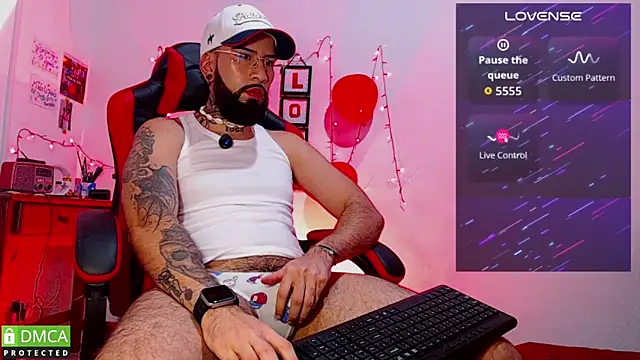 Snapshot of Diilanhott chatting on 02-15-26, 12:33 Diilanhott online show from 02-15-26, 12:33