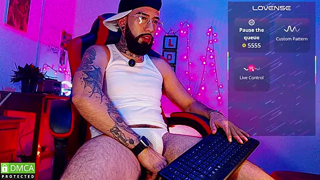 Snapshot of Diilanhott chatting on 02-22-26, 01:19 Diilanhott online show from 02-22-26, 01:19