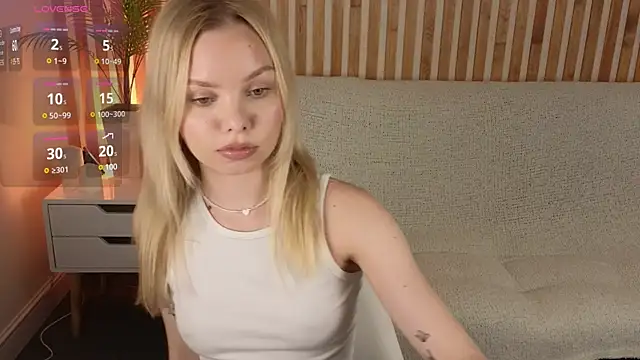 Snapshot of LinaWynn chatting on 02-06-25, 04:36 LinaWynn online show from 02-06-25, 04:36