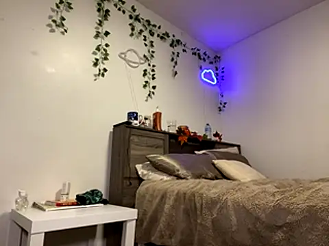 Kittyymaze1 online show from 10-20-25, 01:11