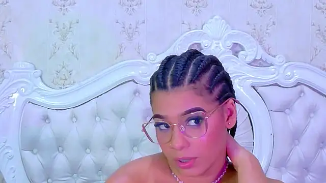 TiaraRosse online show from 11-30-25, 05:03