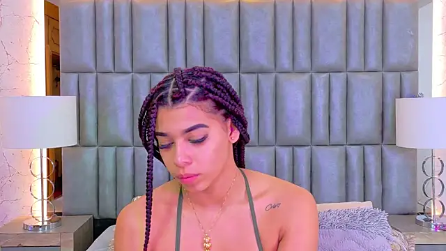 Snapshot of TiaraRosse chatting on 06-14-26, 05:14 TiaraRosse online show from 06-14-26, 05:14