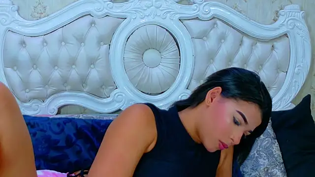 TiaraRosse online show from 10-18-25, 05:09