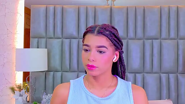 Snapshot of TiaraRosse chatting on 06-25-26, 01:49 TiaraRosse online show from 06-25-26, 01:49