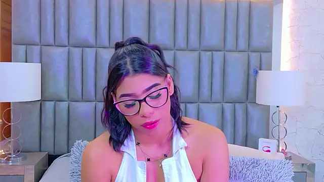 TiaraRosse online show from 04-18-26, 12:29