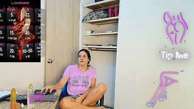 Oh Tique online show from 07-15-26, 03:24