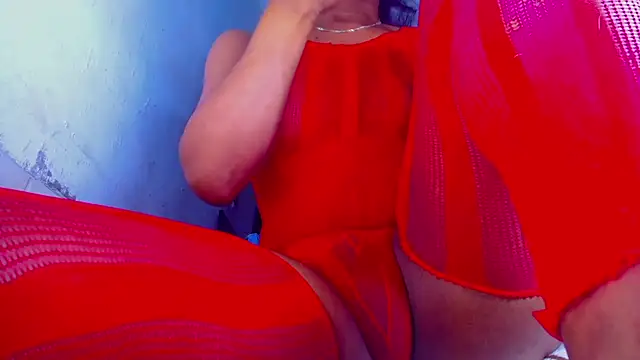 Snapshot of Ts_veryhot chatting on 06-15-26, 01:00 Ts veryhot online show from 06-15-26, 01:00