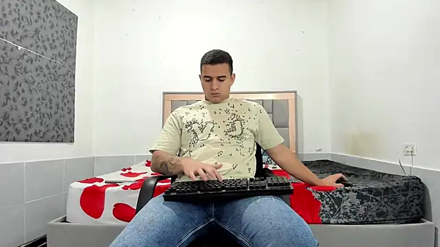 Snapshot of simookeler chatting on 02-10-26, 09:47 simookeler online show from 02-10-26, 09:47